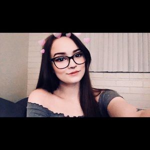 Meet your Posher, Holly